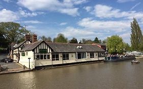 The Boathouse Inn And Riverside Rooms